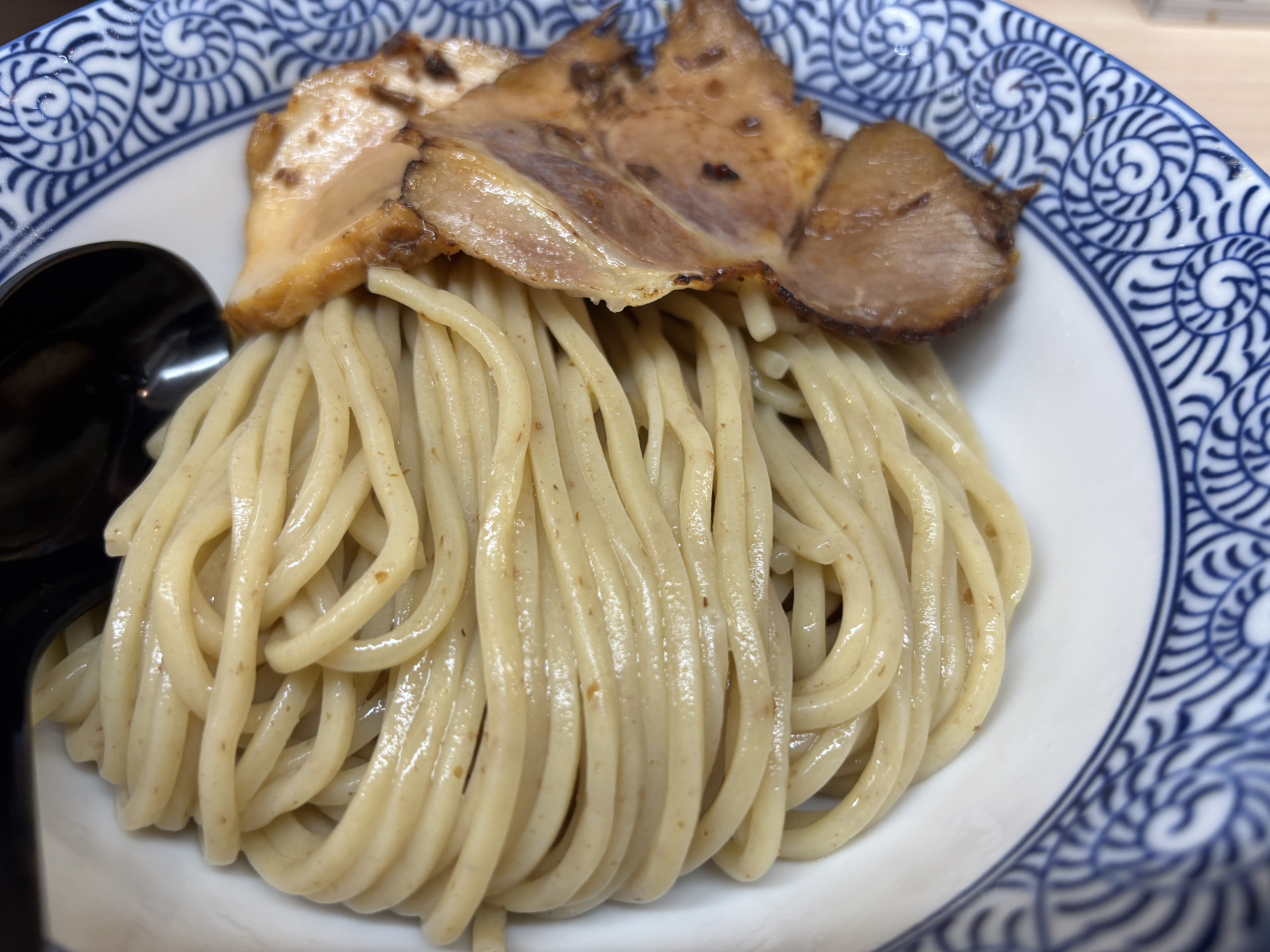 狼煙 大宮店 自家製極太麺アップ|全粒粉入りのムッチムチ麺